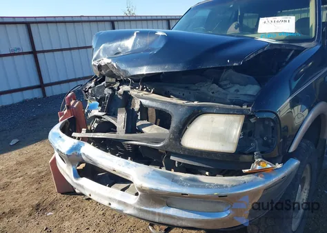 1998 Ford Expedition Eddie Bauer/Xlt z USA, uszkodzony, nr VIN 1FMPU18LXWLB22648